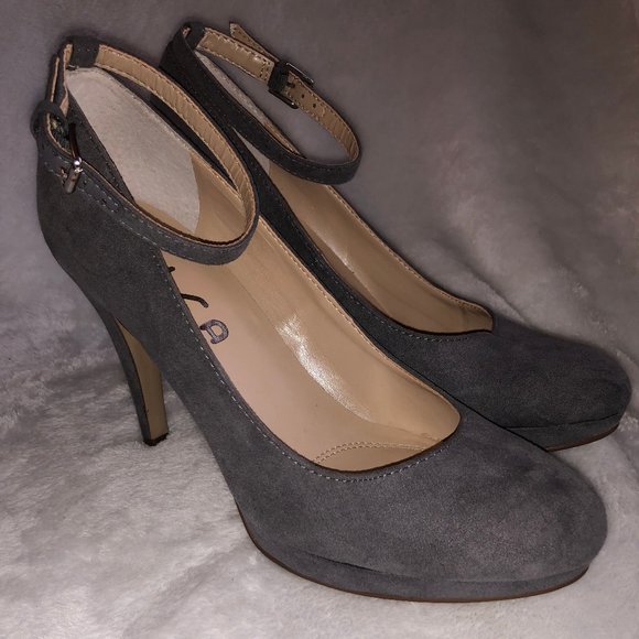 Unisa | Shoes | Unisa Grey Suede Pumps 